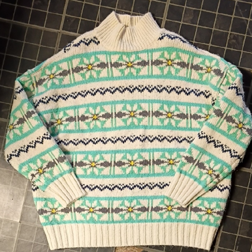 American Eagle Outfitters Cream and Blue Turtleneck Sweater